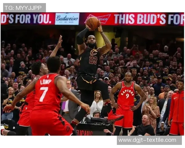 勒布朗詹姆斯季后赛表现超越历史极限引发篮球界热议 勒布朗詹姆斯季后赛表现超越历史极限引发篮球界热议