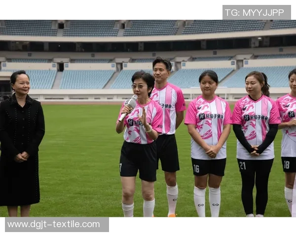 体重较大的女性足球明星们如何打破传统审美观念与运动界限