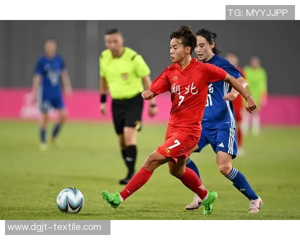 陕西足球明星因吸毒被警方抓获引发社会广泛关注与讨论