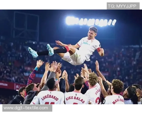 阿迪阵营的足球明星们如何在绿茵场上书写传奇与荣耀