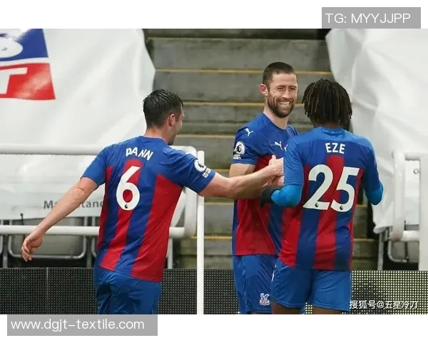 拜仁慕尼黑与足球明星卡希尔的传奇故事与辉煌时刻回顾