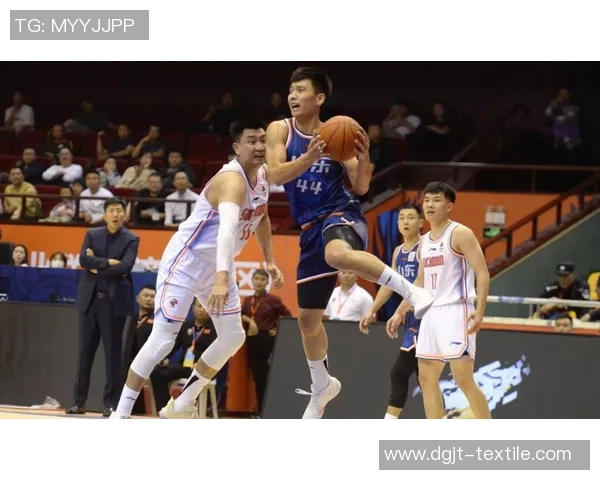 季后赛激战浙江广厦对决山东高速争夺晋级名额的精彩瞬间回顾 季后赛激战浙江广厦对决山东高速争夺晋级名额的精彩瞬间回顾