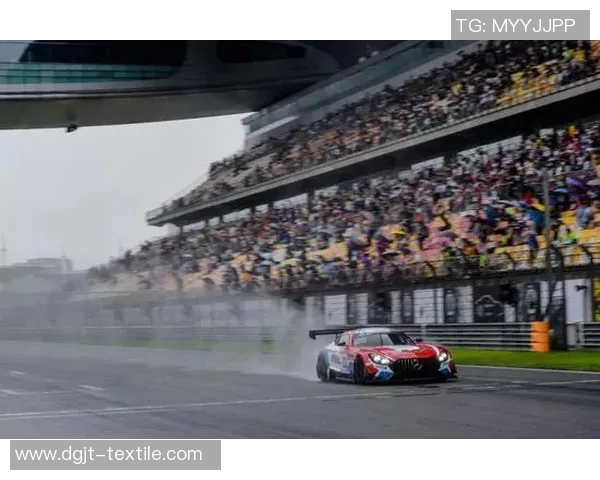 日本与伦比亚400米赛道对决精彩瞬间回顾与分析 日本与伦比亚400米赛道对决精彩瞬间回顾与分析