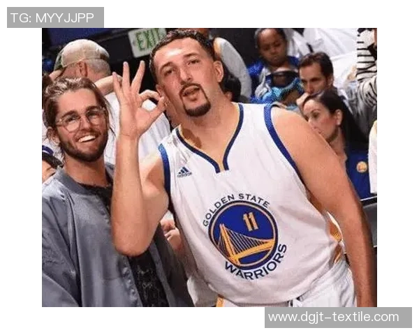 拍篮球丑明星的搞笑瞬间揭示了运动与幽默的完美结合